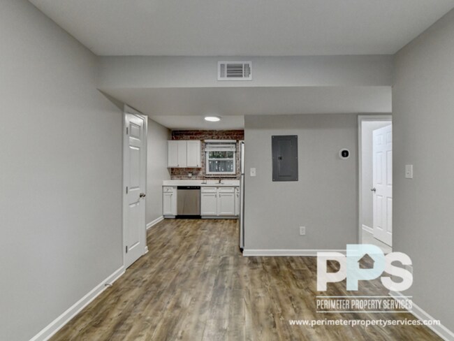 Photo - 221 Lampkin St NE