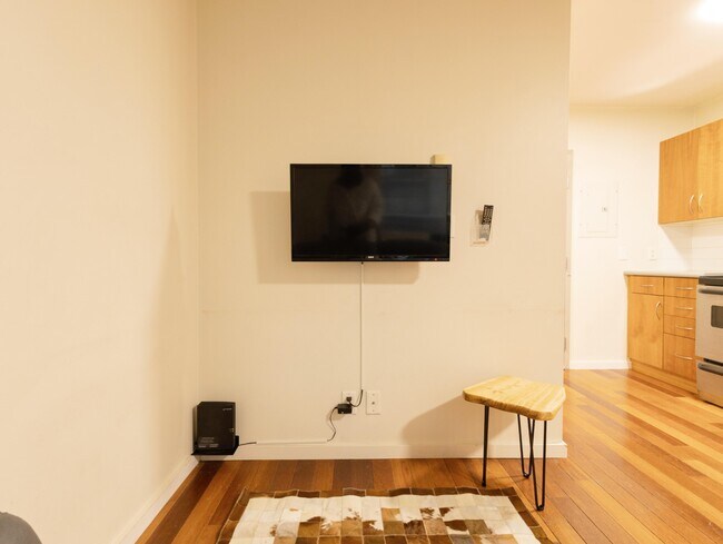 Photo - 440 Richards St Unit 303