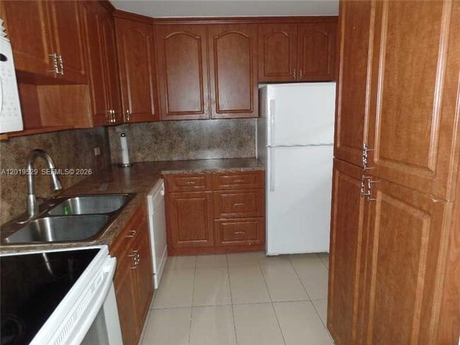 Photo - 447 NE 195th St Unit 117