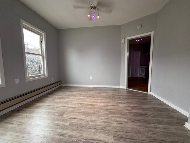 Building Photo - 1401 Lincoln St Unit 2 Rental