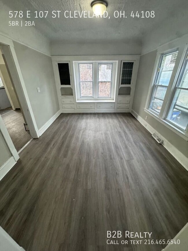 Photo - 578 E 107th St