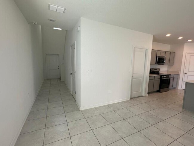 Photo - 989 Harold Pass