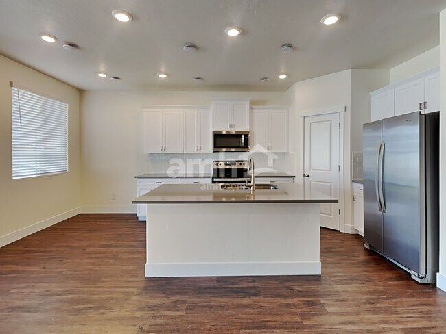 1034 S Jillian Ave