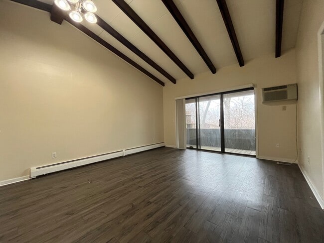 Building Photo - 341 Oak St Unit 4