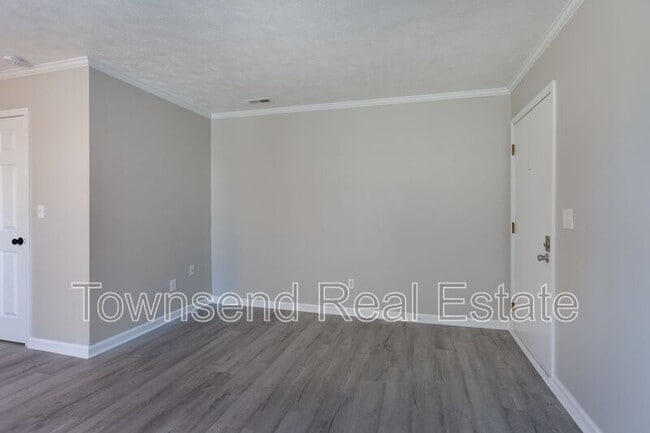 Photo - 5845 Century Oaks Dr