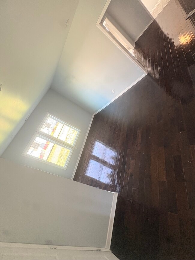 Photo - 601 10th Ave