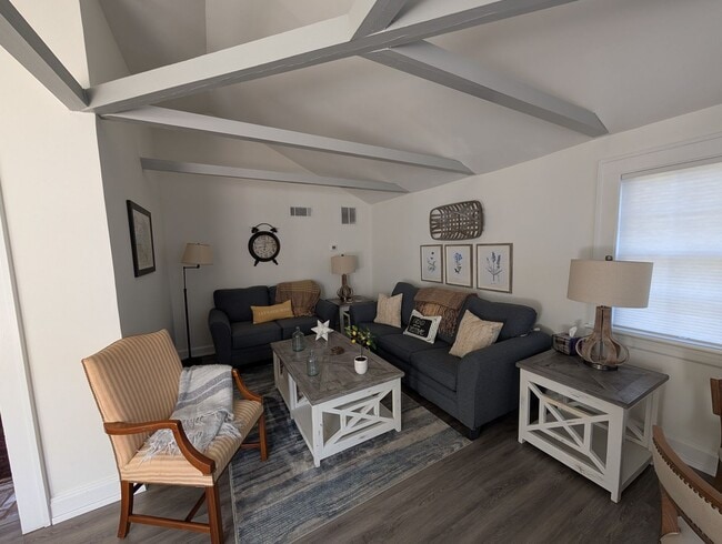 Photo - 405 Colleton Ave SE