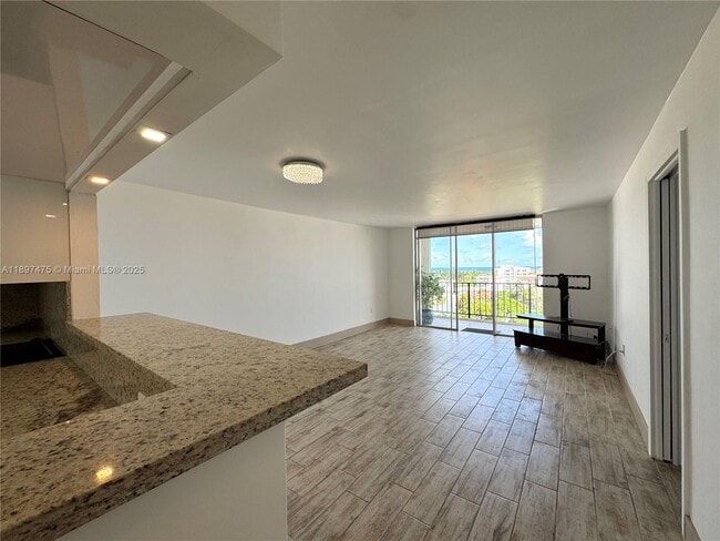 Photo - 7850 Byron Ave Unidad 702