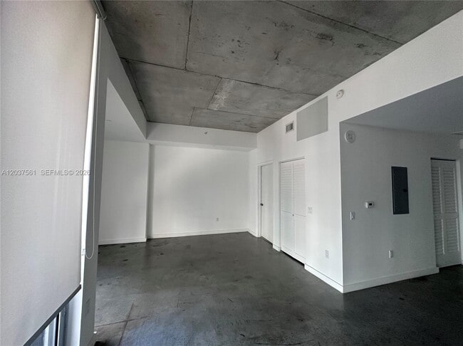 Photo - 151 SE 1st St Unidad 2405