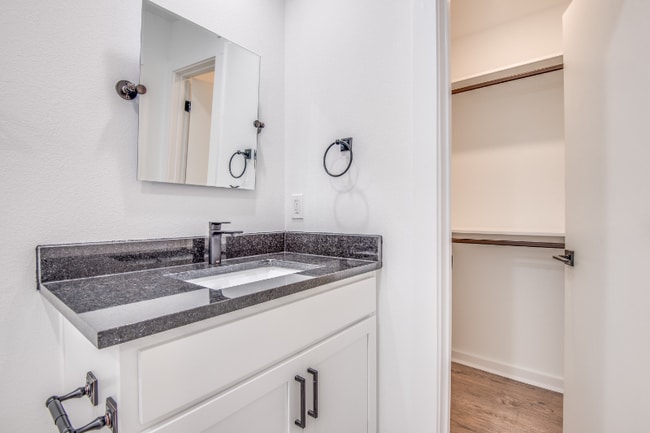 Photo - 410 Lansing St Unidad 410