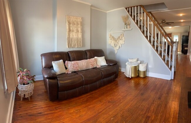 Spacious 4-Bedroom Townhouse in Conshohocken! - Spacious 4-Bedroom Townhouse in Conshohocken!