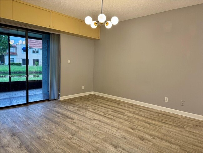 Photo - 603 Racquet Club Rd