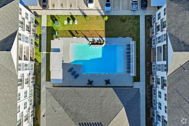 Alternate - The Gardens at Greenhouse