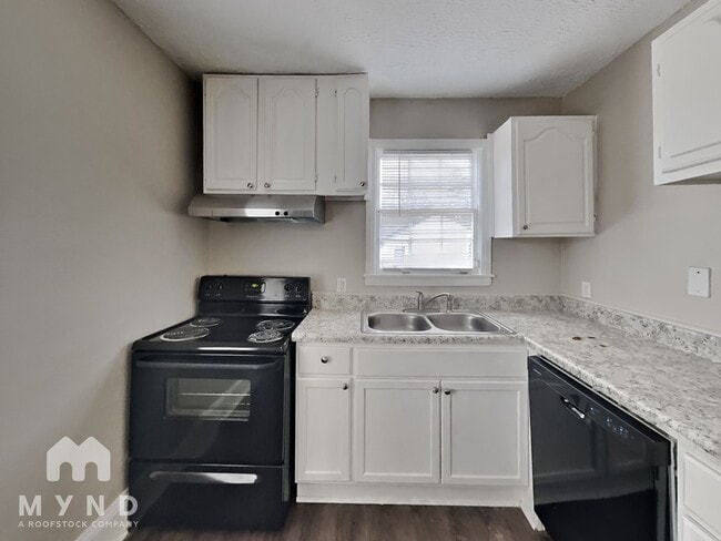 Photo - 1284 Westmont Rd SW