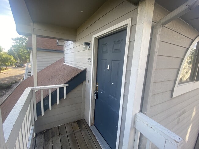 Photo - Charming Condo with a Loft! Unidad 2-212