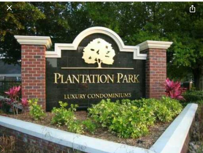 Building Photo - 8301 Elm Park Dr Unit 637