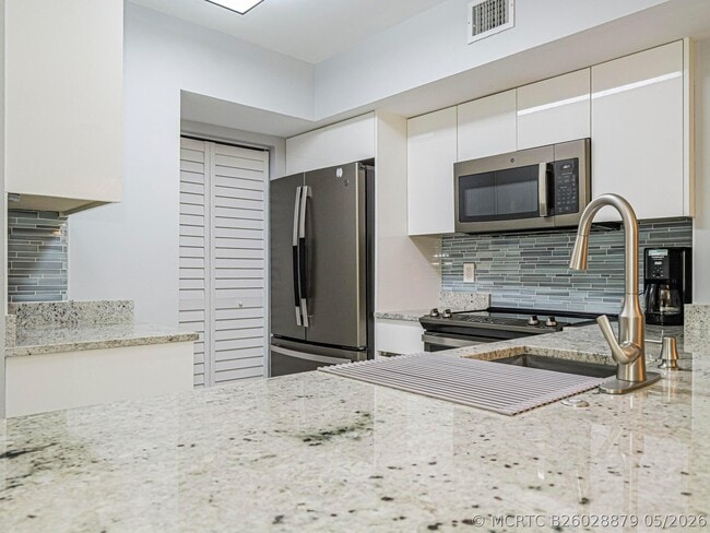 Building Photo - 1550 S 42ND Cir Unit 107