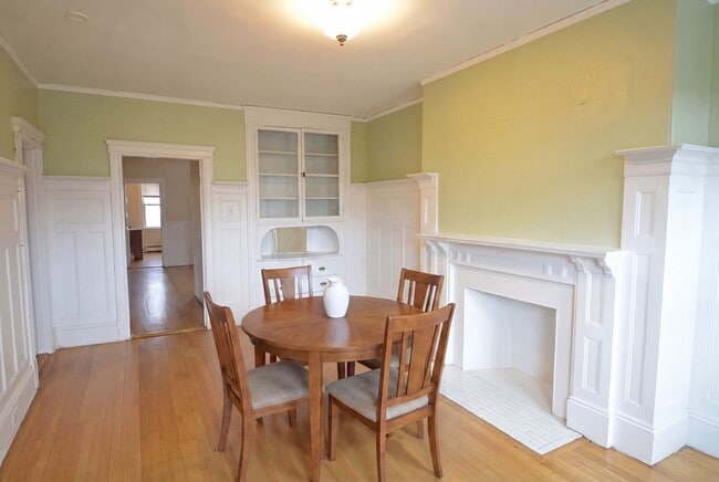 Photo - 1813 Beacon St