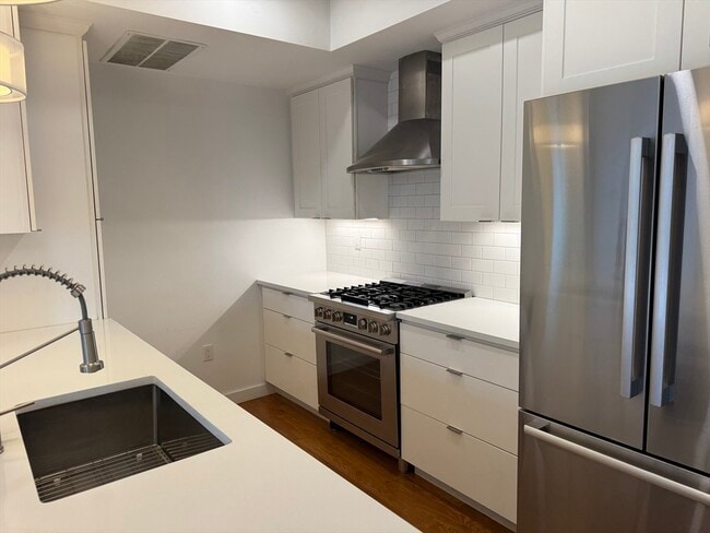 Building Photo - 49 Rogers St Unit 6