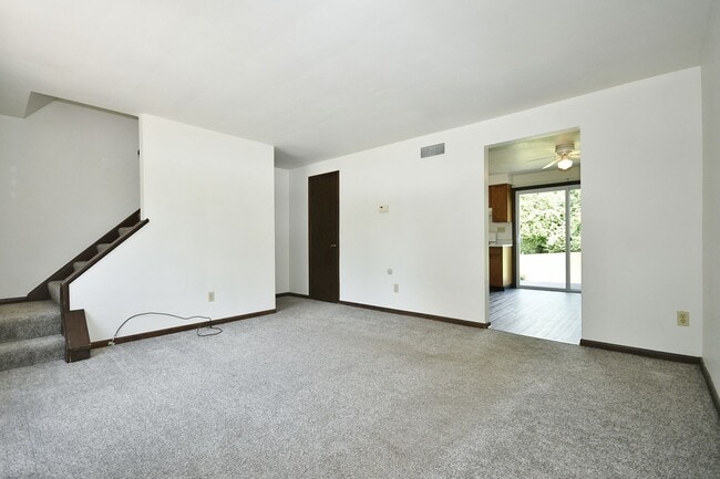 Photo - 427 Manor Rd