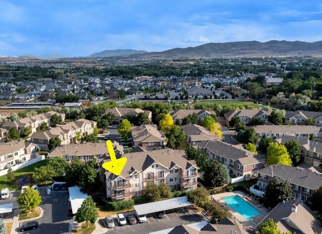 Building Photo - Bright 3-Bed, 2-Bath Condo with Mountain Views & Community Amenities Unit None