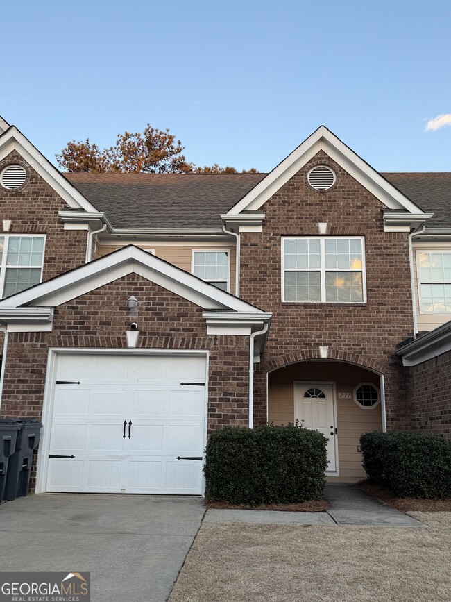 Photo - 231 Village Dr Townhome