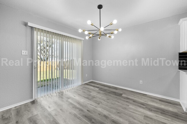 Photo - 2205 Bolivar Dr