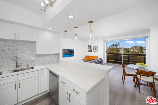 Photo - 321 S San Vicente Blvd Unidad 708