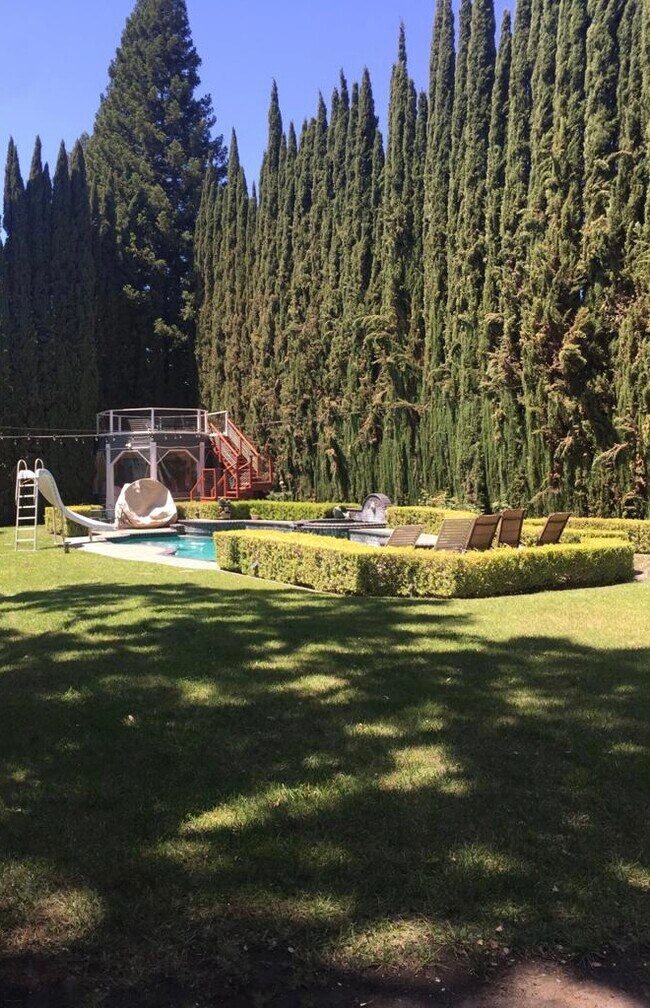 Photo - 10 Roxbury Ct Unit A