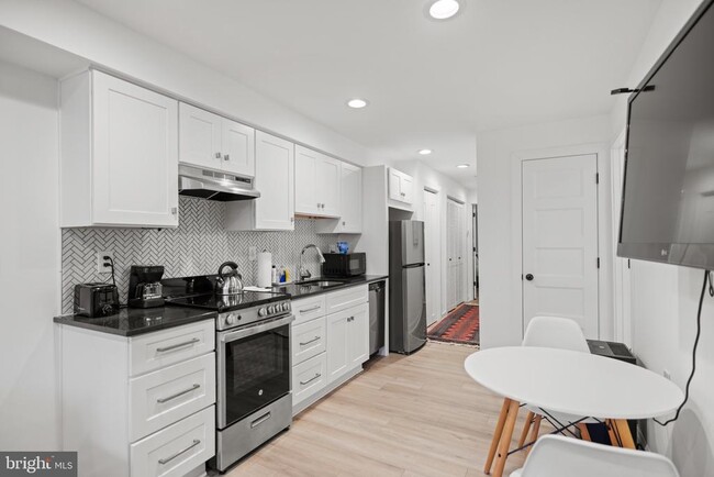 Photo - 3008 11th St NW Apartamento Unidad A