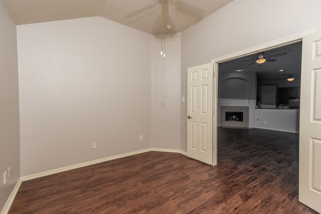 Building Photo - 32015 Sue Ln