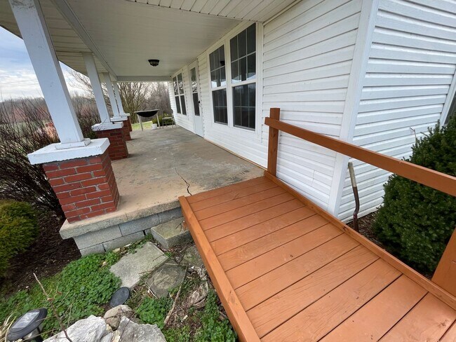 Photo - Farm House in Kuttawa