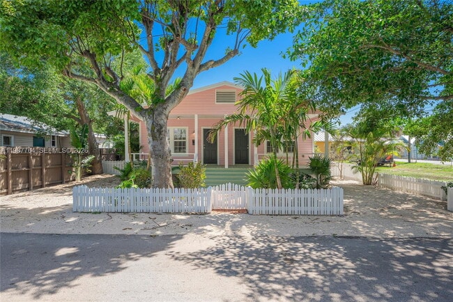 Building Photo - 3826 Oak Ave