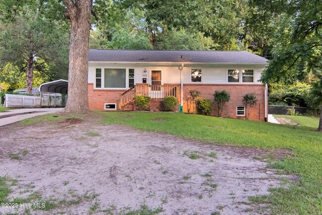 Building Photo - 300 Long Acres Dr Rental