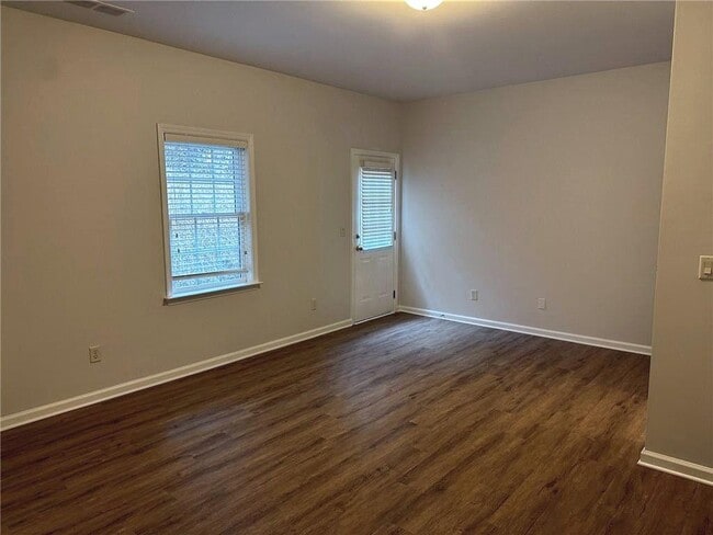 Photo - 1296 Dunwoody Cove