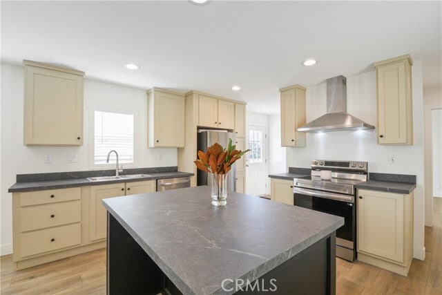 Photo - 8457 Hemlock Ave