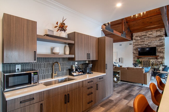 Photo - Houston Lake Apartments