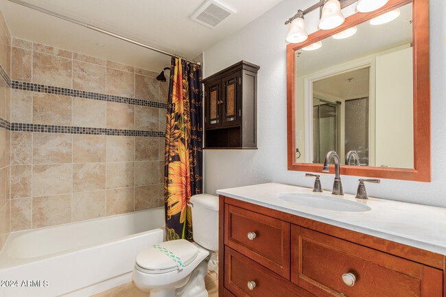 Photo - 7950 E Camelback Rd Unidad 107