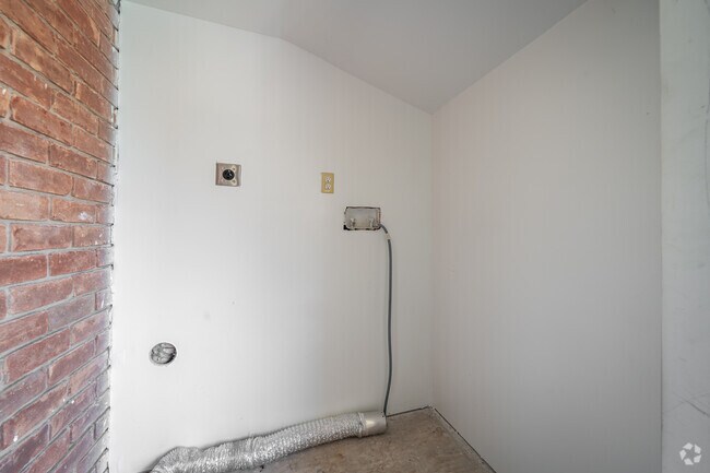 1BR, 1BA - 738SF - Laundry