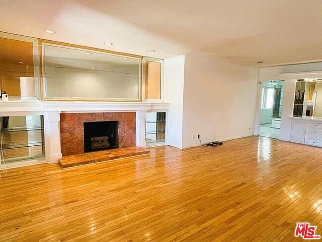 Photo - 755 N Kenmore Ave