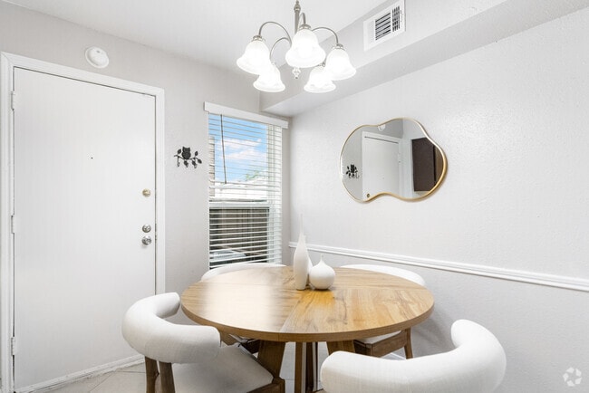 Apartamento de 1 dormitorio y 1,5 baños - 691 pies cuadrados - Comedor