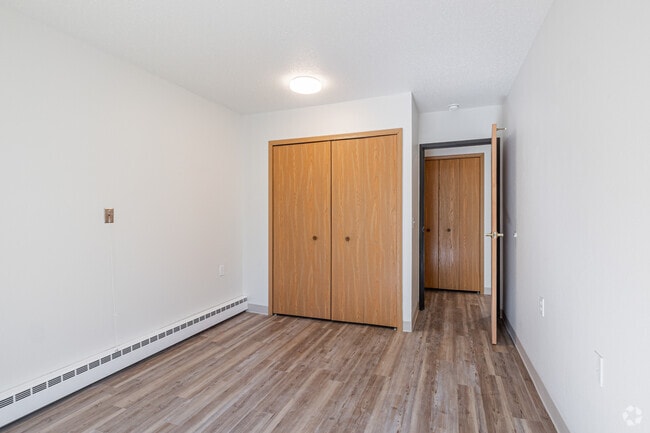 1BR, 1BA - 575SF - Bedroom