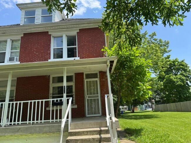 Photo - 244-246-246 N Monroe Ave Apartment Unit 244 N Monroe Ave