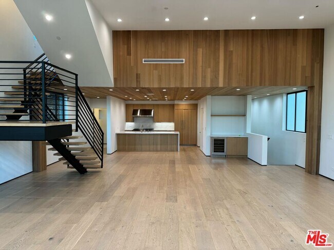 Building Photo - 611 Broadway St