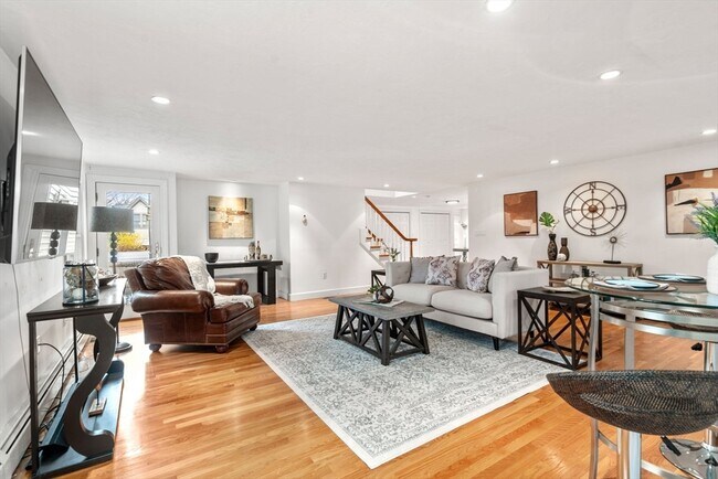 Photo - 850 Dedham St