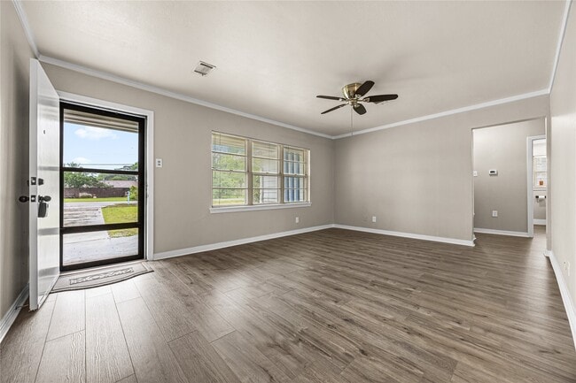 Photo - 223 Wildwood St