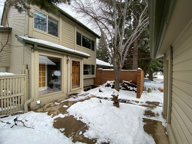 4 Bed 3.5 Bath Wonderland Hill Townhouse - 4 Bed 3.5 Bath Wonderland Hill Townhouse