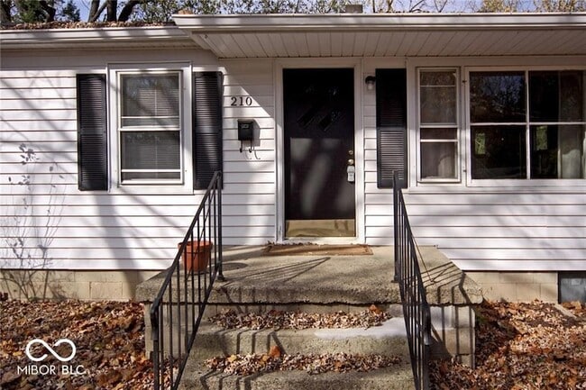 Photo - 210 W Sycamore St