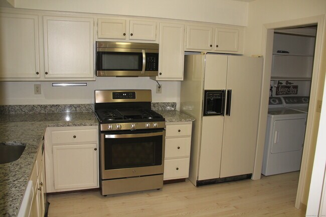 Photo - 45 Tunxis Village Unidad 45