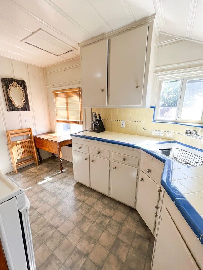 Photo - 3101 6th Avenue - Charming Studio Unit w/ ...
